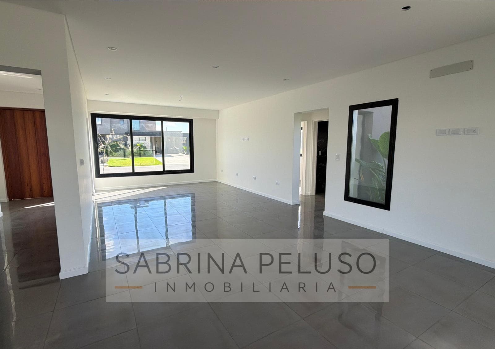 House for Sale in Prados del Oeste: 4-Room Home with Pool, Barbecue Area, and Garage
