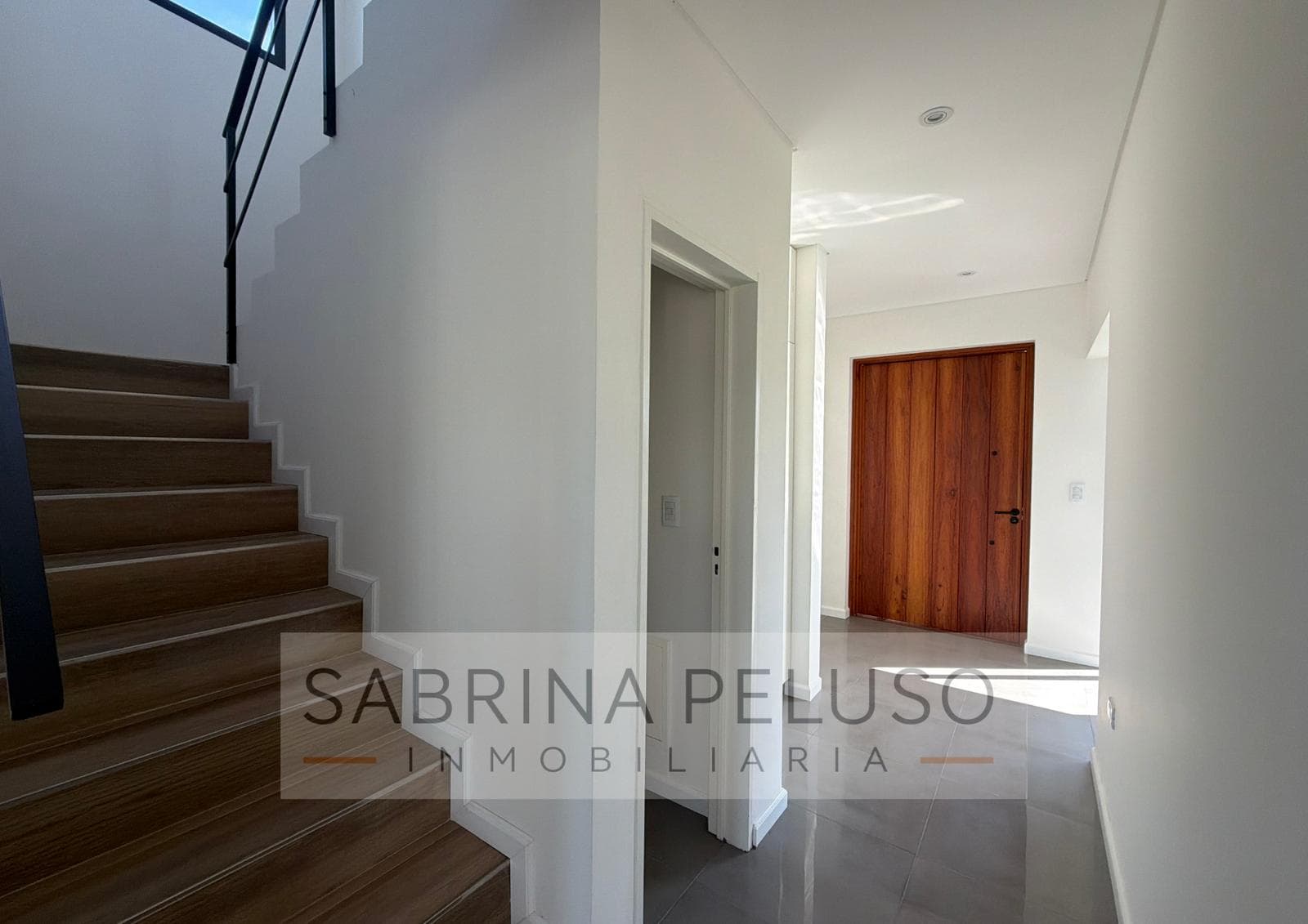 House for Sale in Prados del Oeste: 4-Room Home with Pool, Barbecue Area, and Garage
