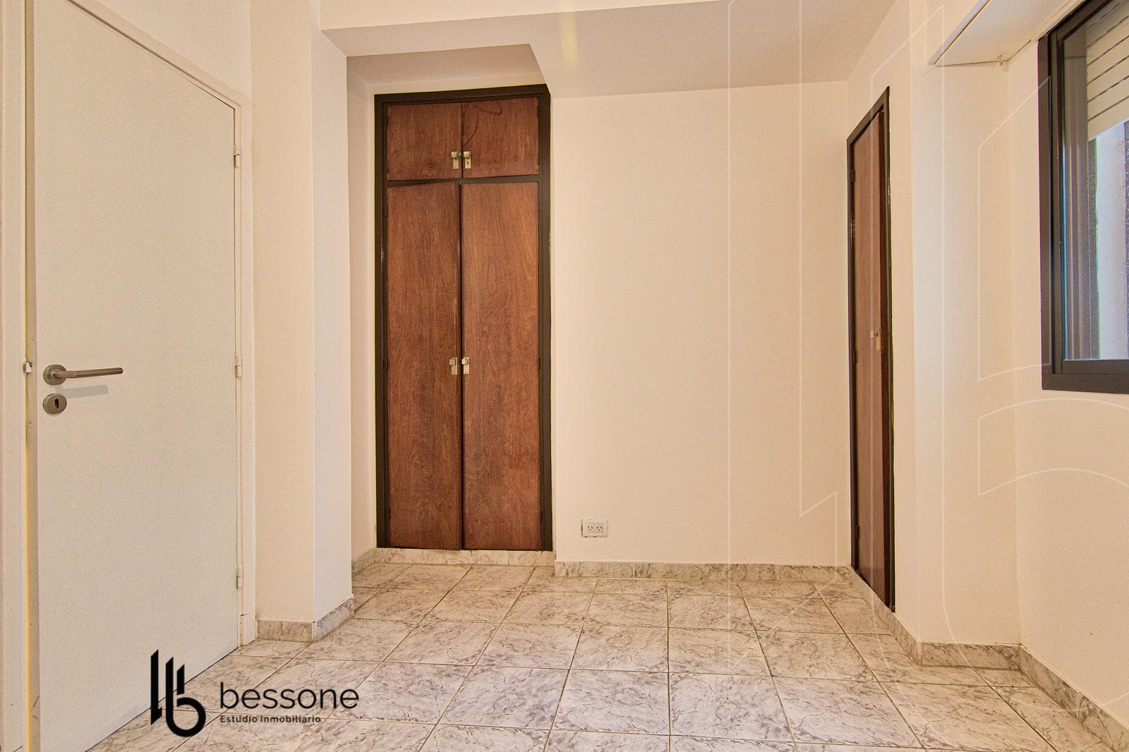 Three-Room Apartment in Chauvin Reciclado