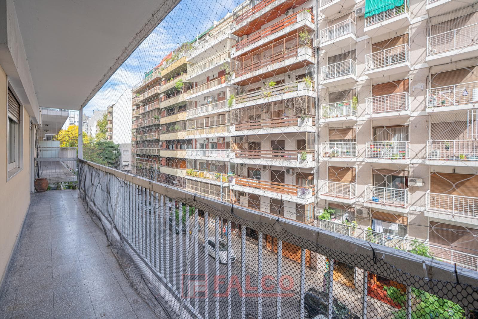 Four rooms with an adjoining room and a balcony facing the street—Attached, covered garage