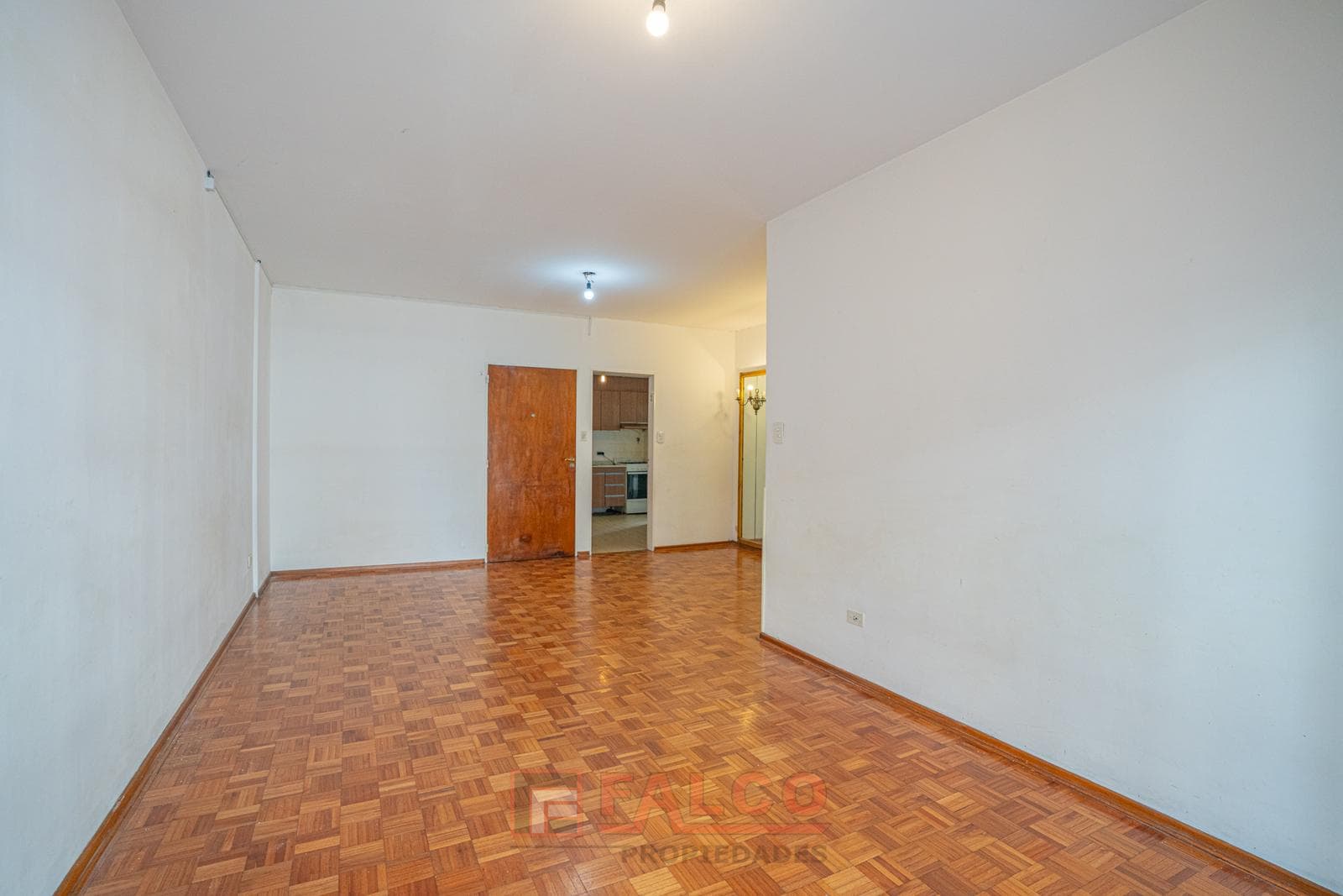 Four rooms with an adjoining room and a balcony facing the street—Attached, covered garage