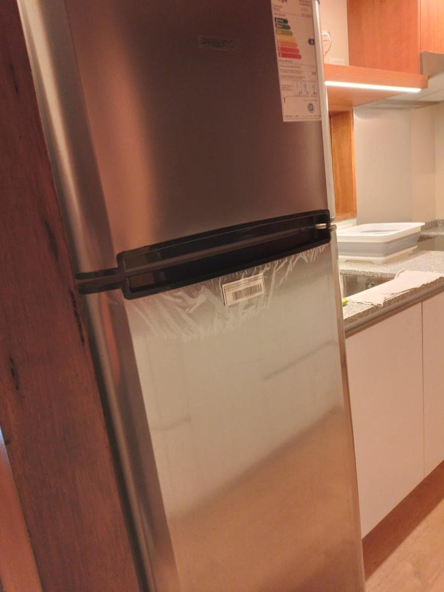 FULLY FURNISHED APARTMENT FOR SALE—QUALIFIES FOR A MORTGAGE.