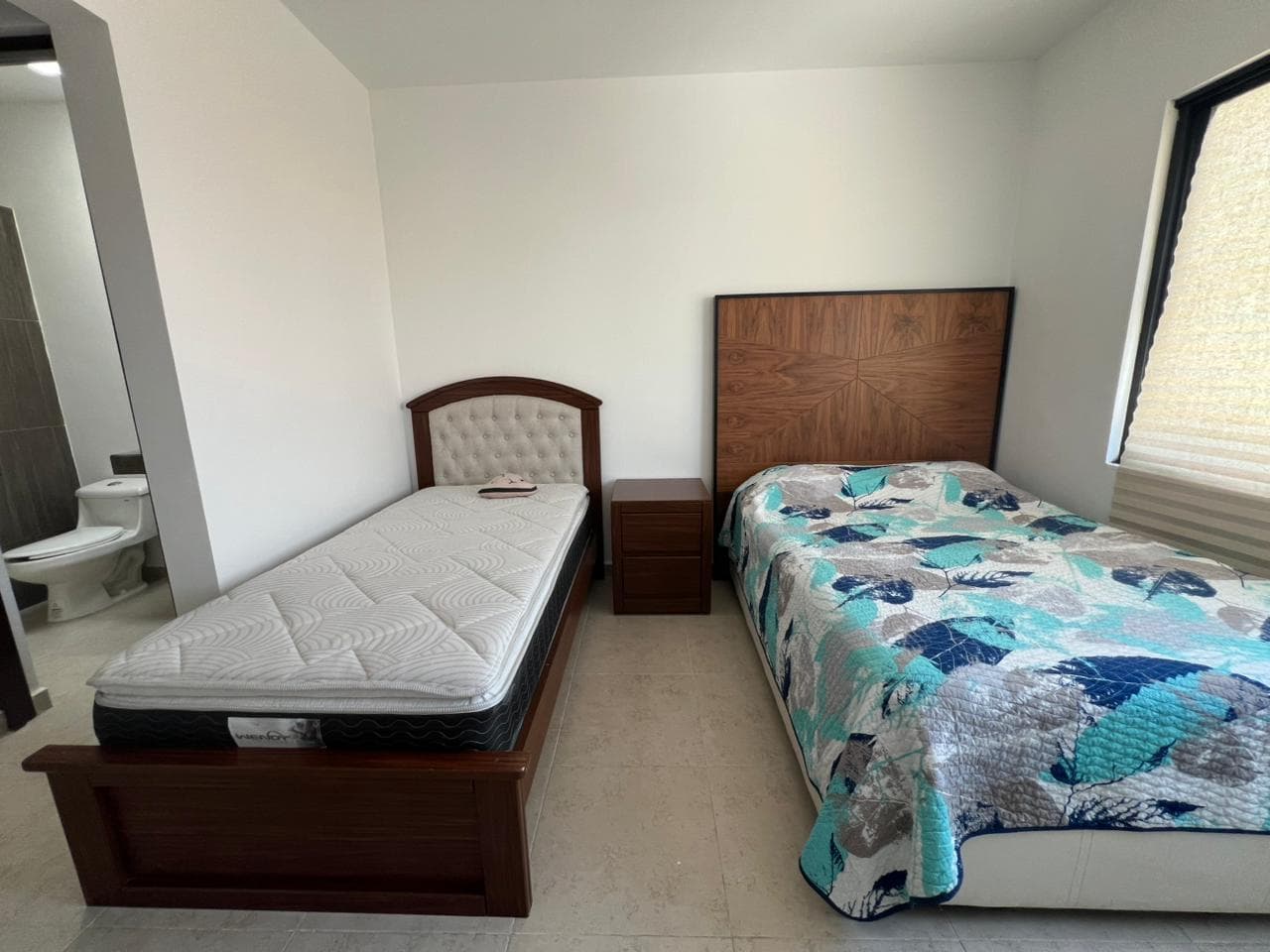 Casa con 3 recámaras con vestidor y baño, Sala de Tv y Terraza con Jacuzzi