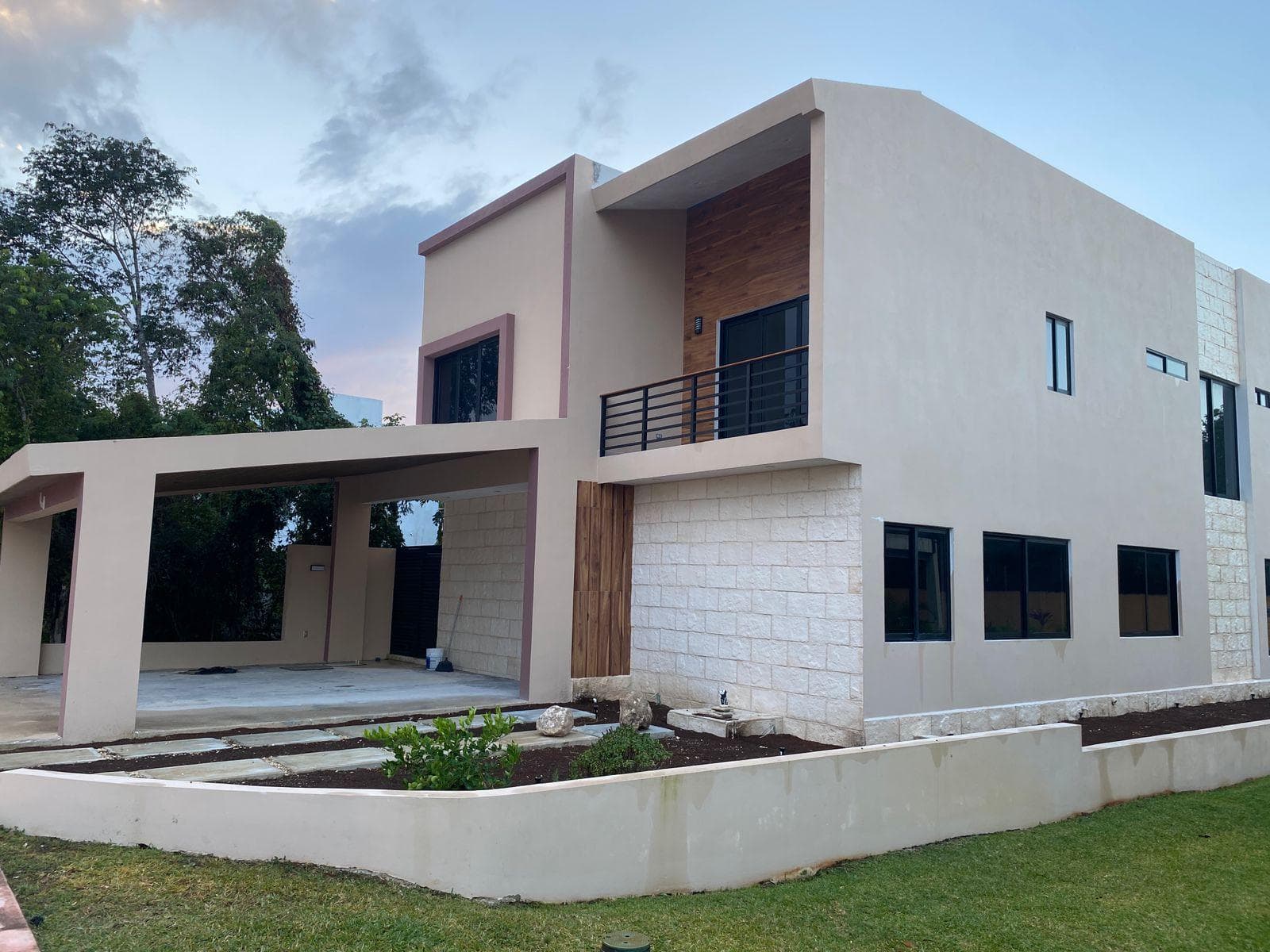 LAGOS DEL SOL House