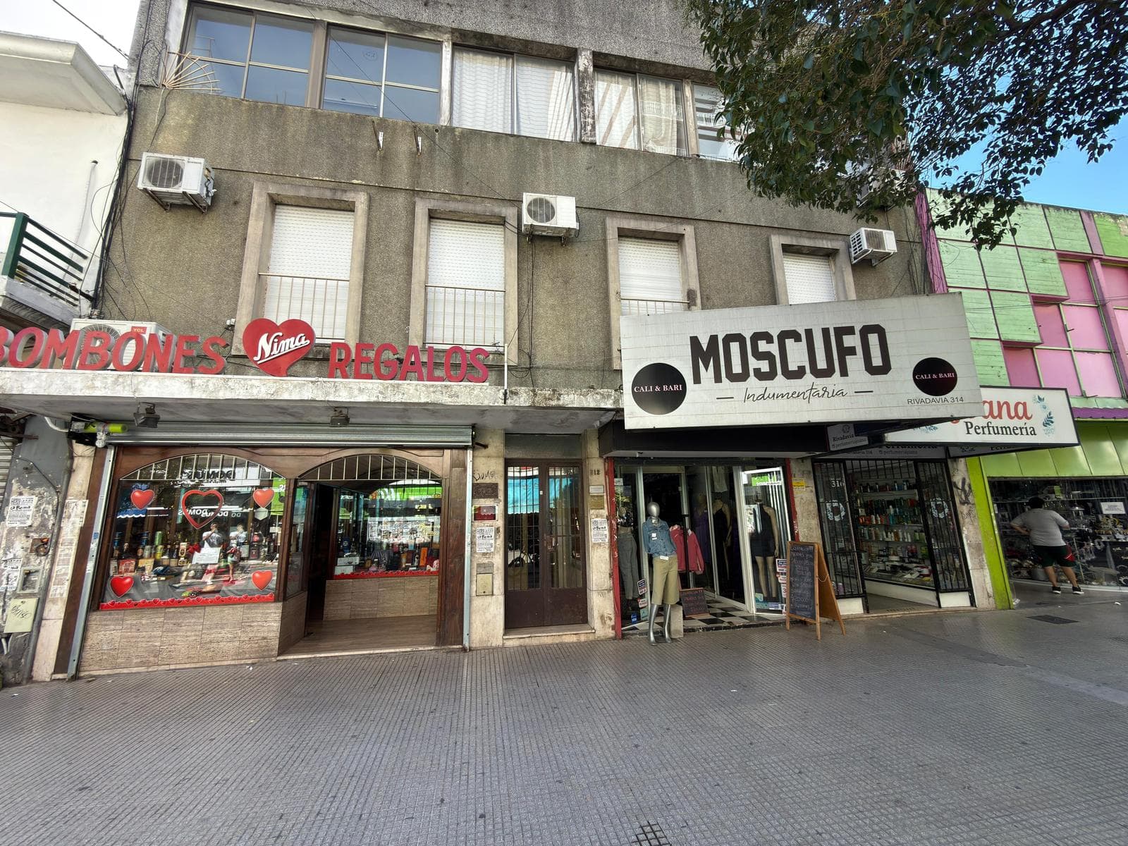LOT FOR SALE ON PEATONAL RIVADAVIA – DOWNTOWN QUILMES – IDEAL FOR INVESTORS