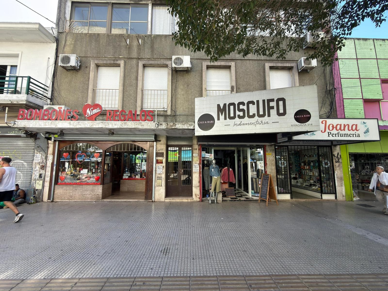 LOT FOR SALE ON PEATONAL RIVADAVIA – DOWNTOWN QUILMES – IDEAL FOR INVESTORS