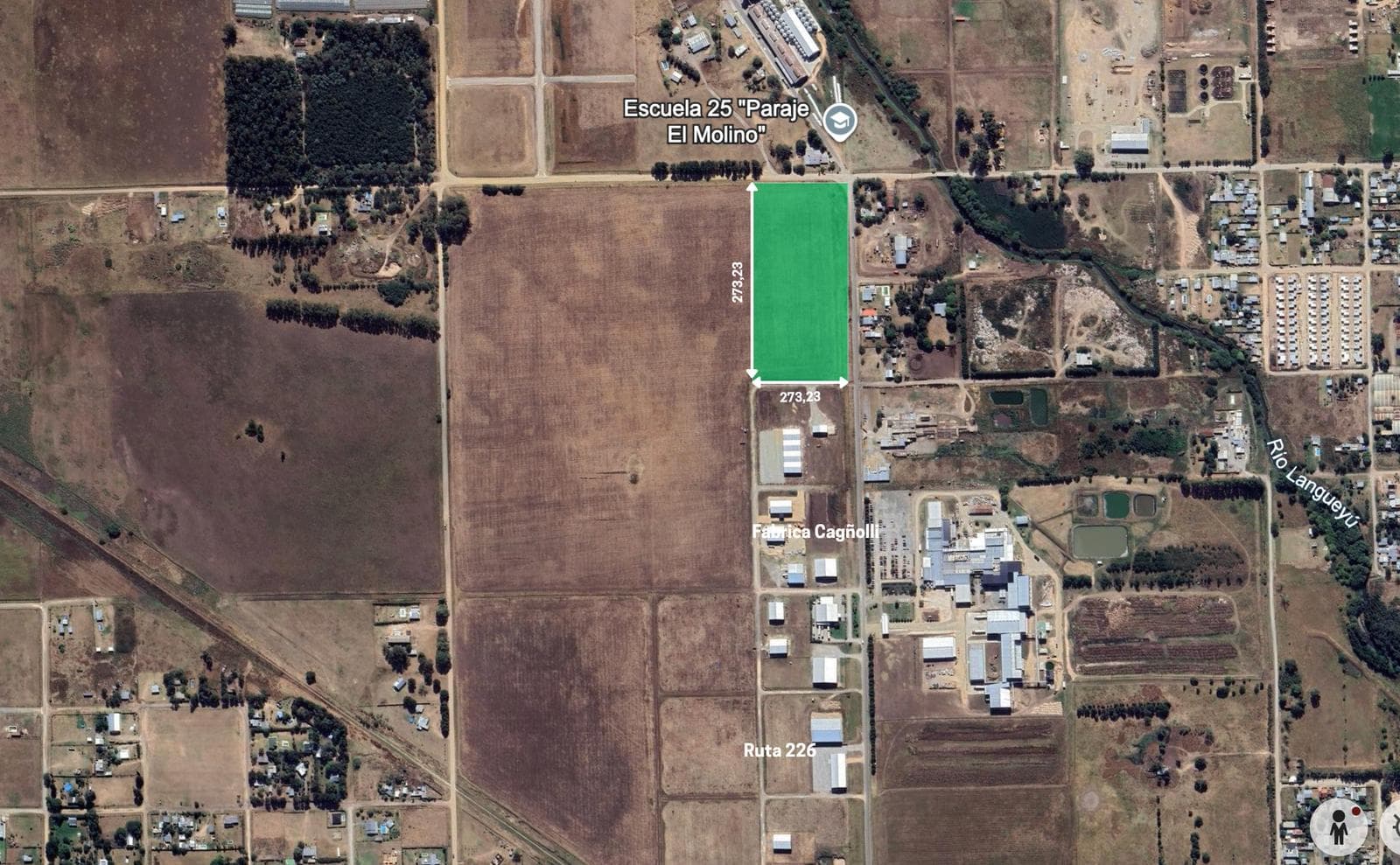 Lot in the food court area. Near the Cagñoli Tandil factory