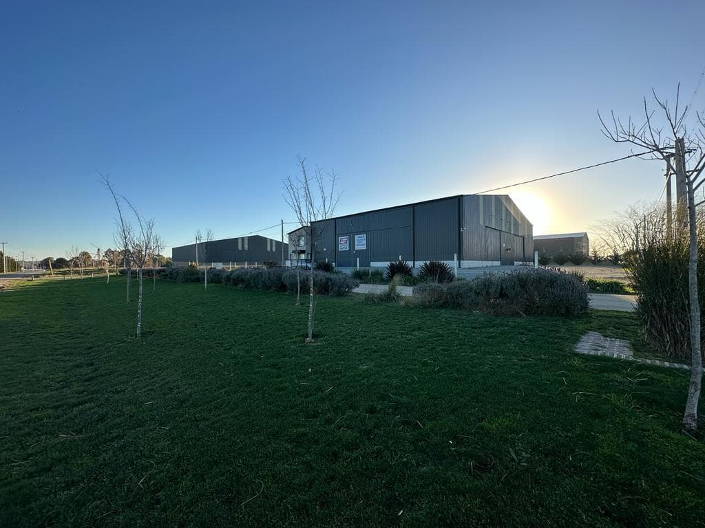 Lot in the food court area. Near the Cagñoli Tandil factory