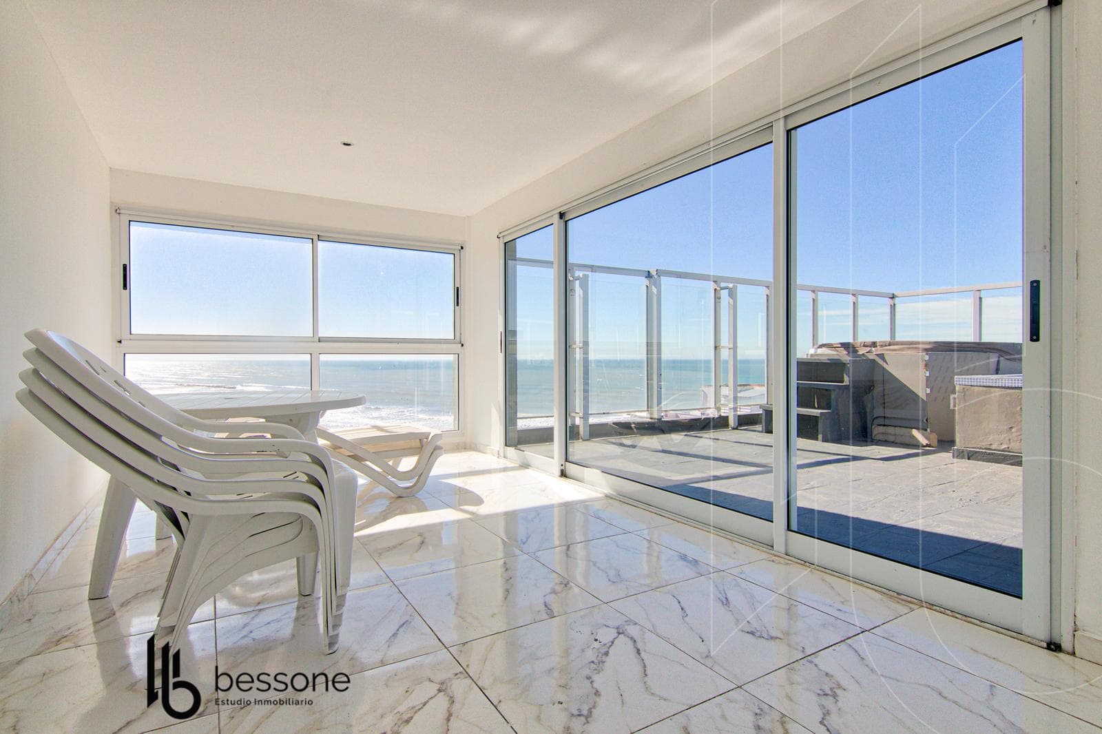 Brand-New 2-Room Apartment with Amenities and Ocean View in Parque Luro