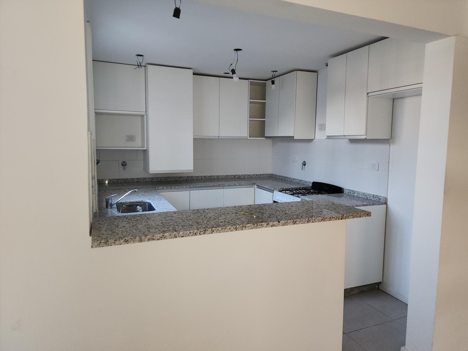 3-Bedroom Condominium for Sale in Turdera