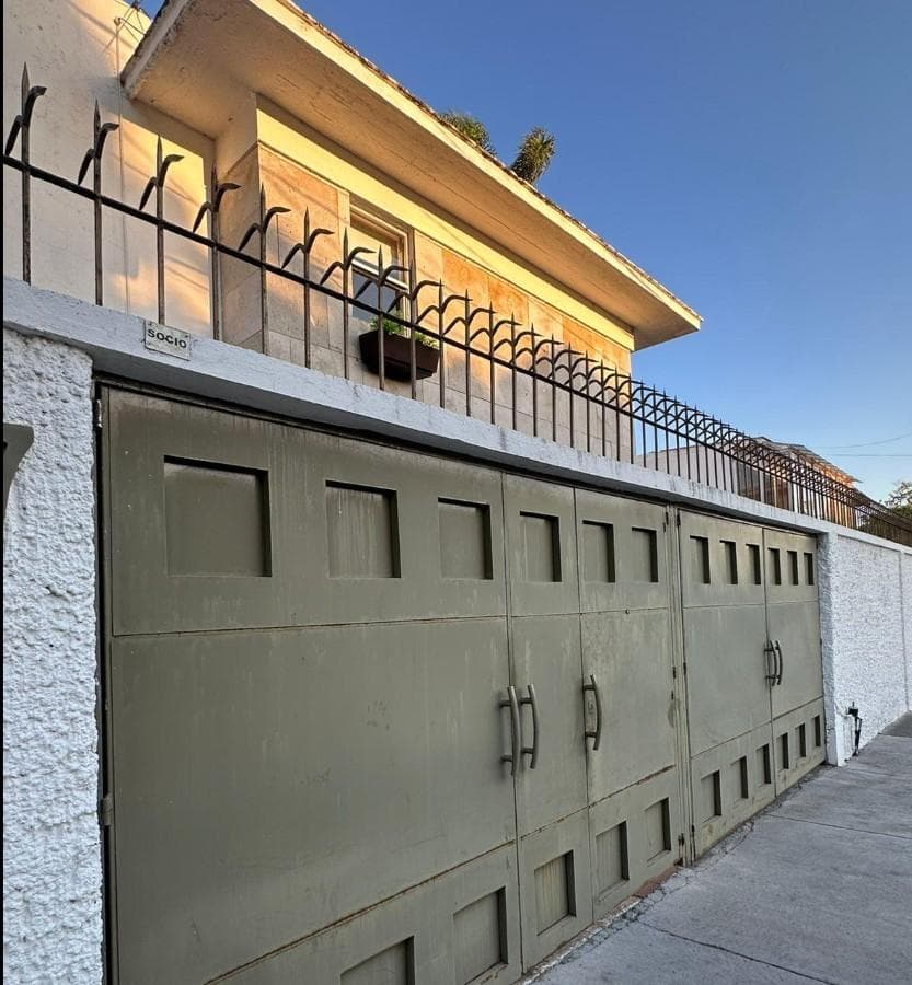 Casa en la Arbide con amplios espacios, ideal para notaria, Oficinas, escuela