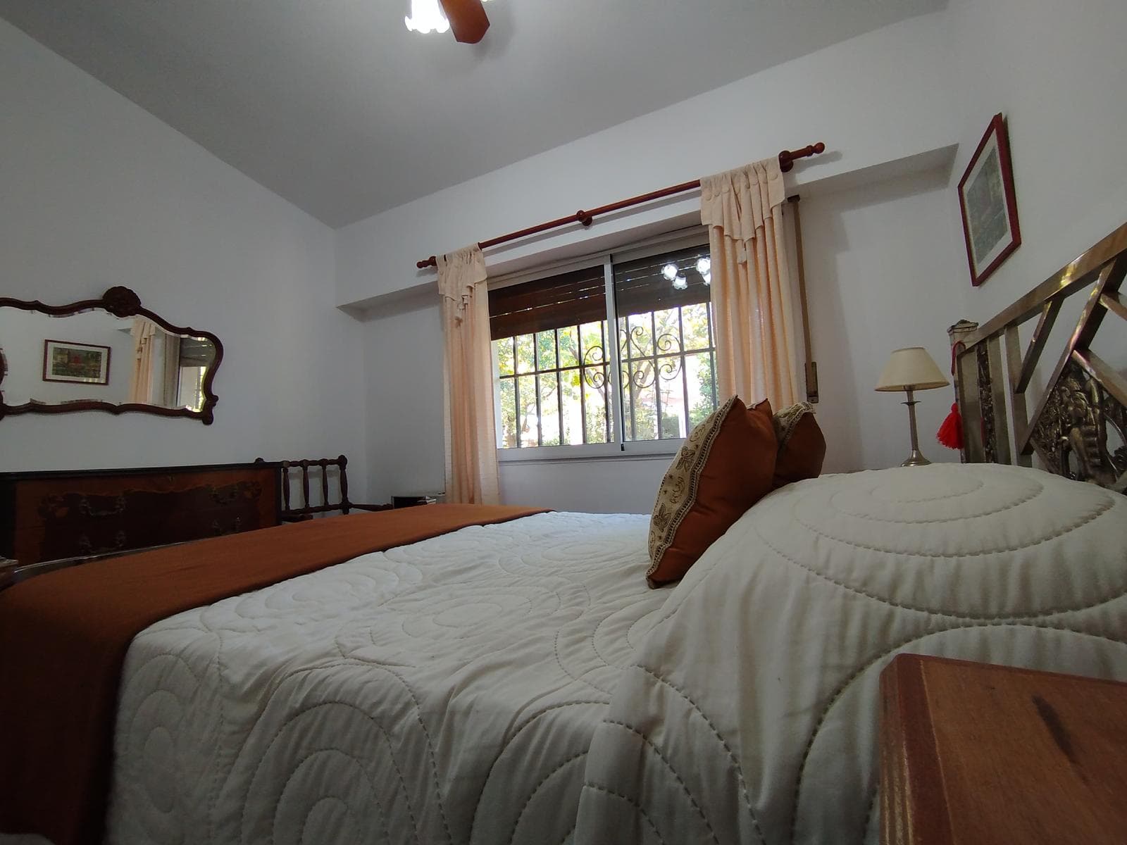 Three-Bedroom House for Sale, with Pool, Barbecue Area, and Double Garage - Cotos de la Alameda, Roldán