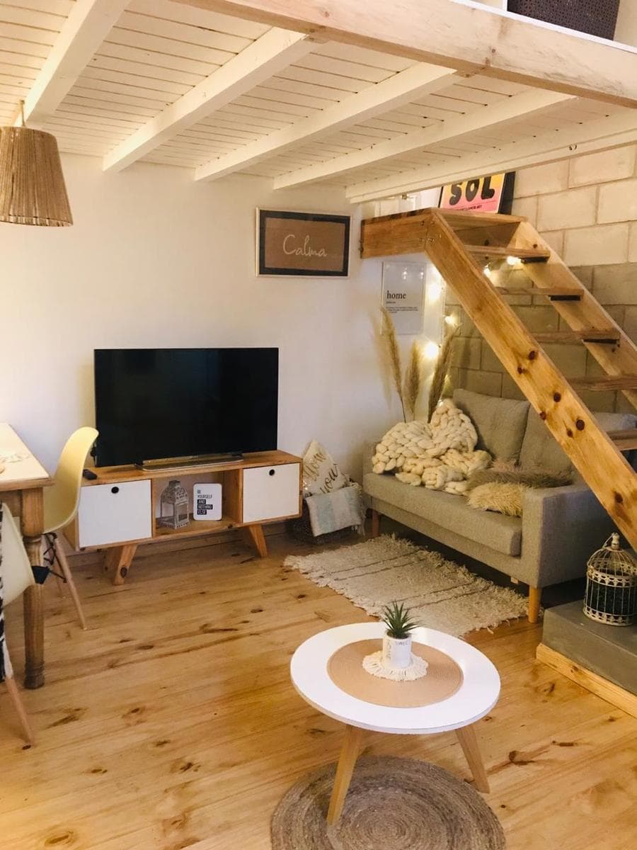 A stylishly renovated and highly versatile apartment in Almagro.
