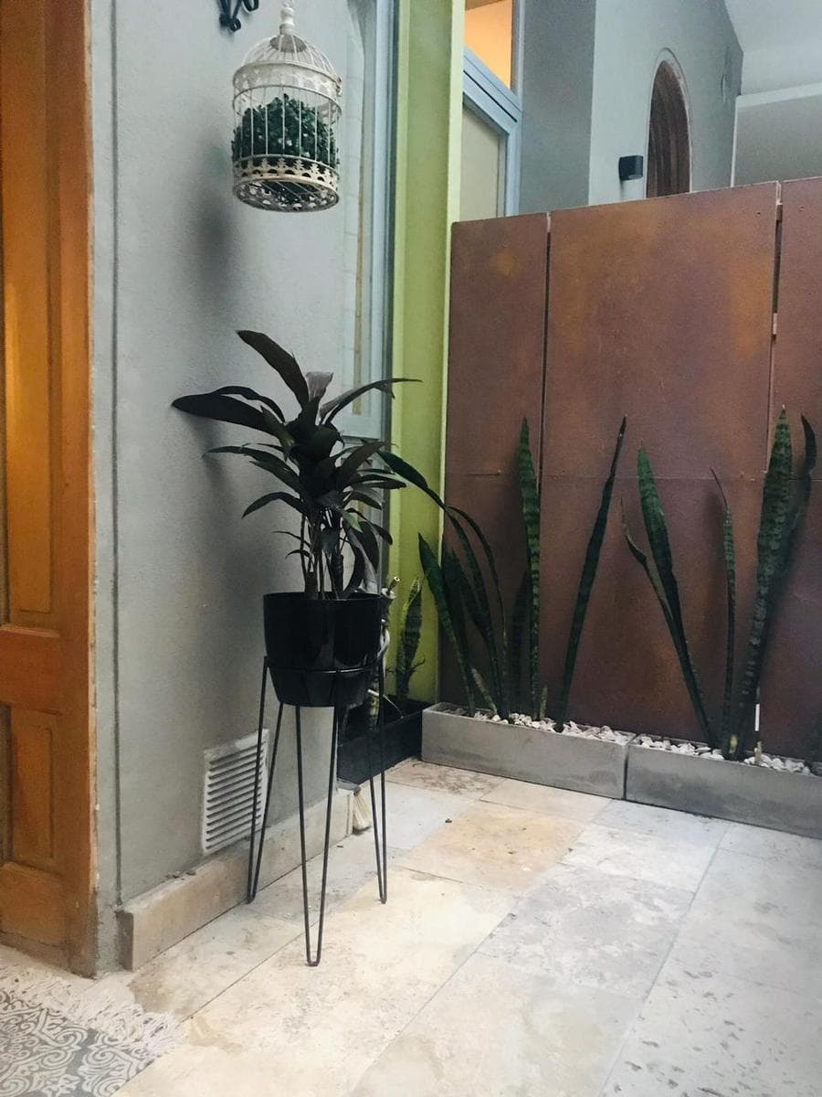 A stylishly renovated and highly versatile apartment in Almagro.