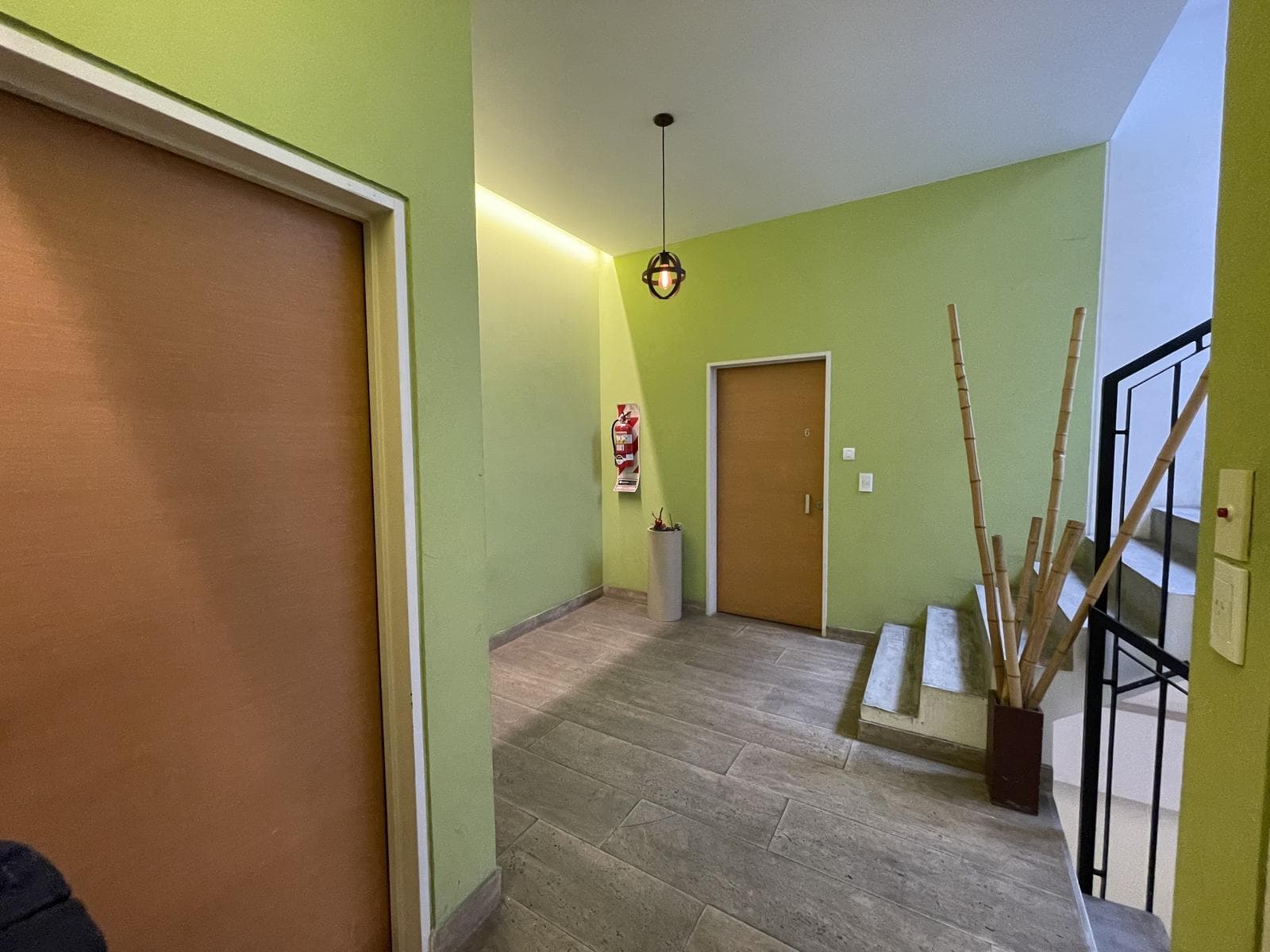 A stylishly renovated and highly versatile apartment in Almagro.