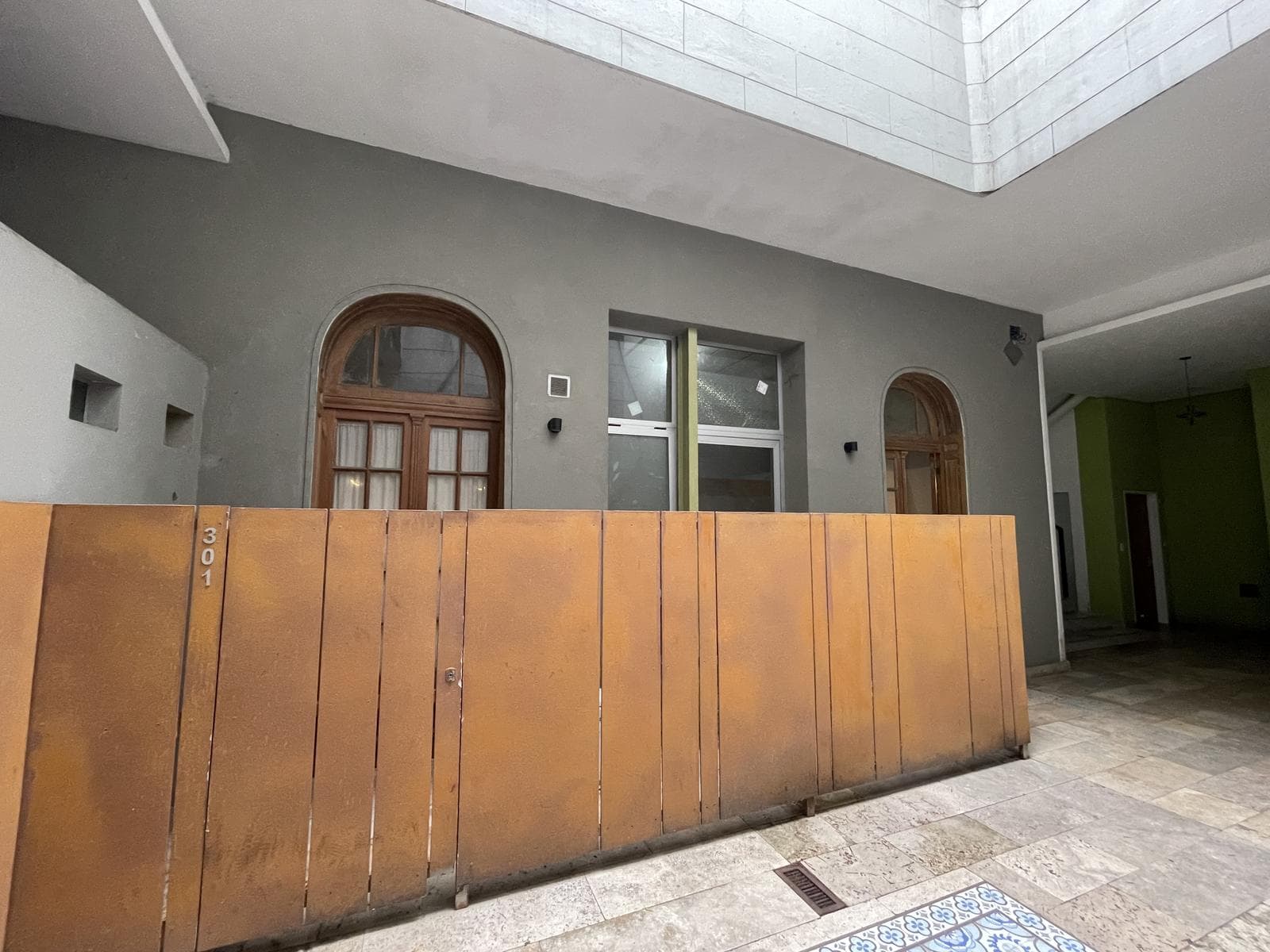 A stylishly renovated and highly versatile apartment in Almagro.