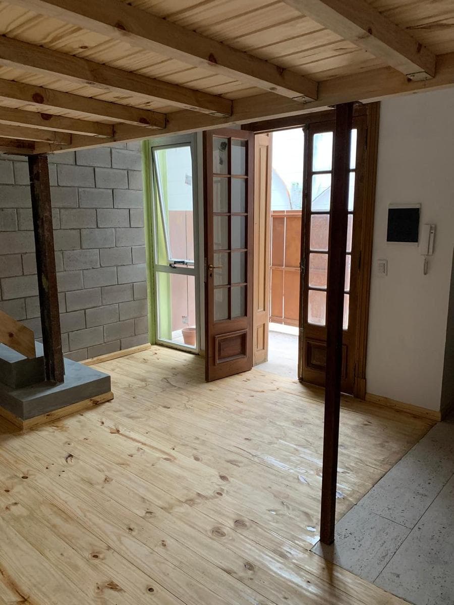 A stylishly renovated and highly versatile apartment in Almagro.