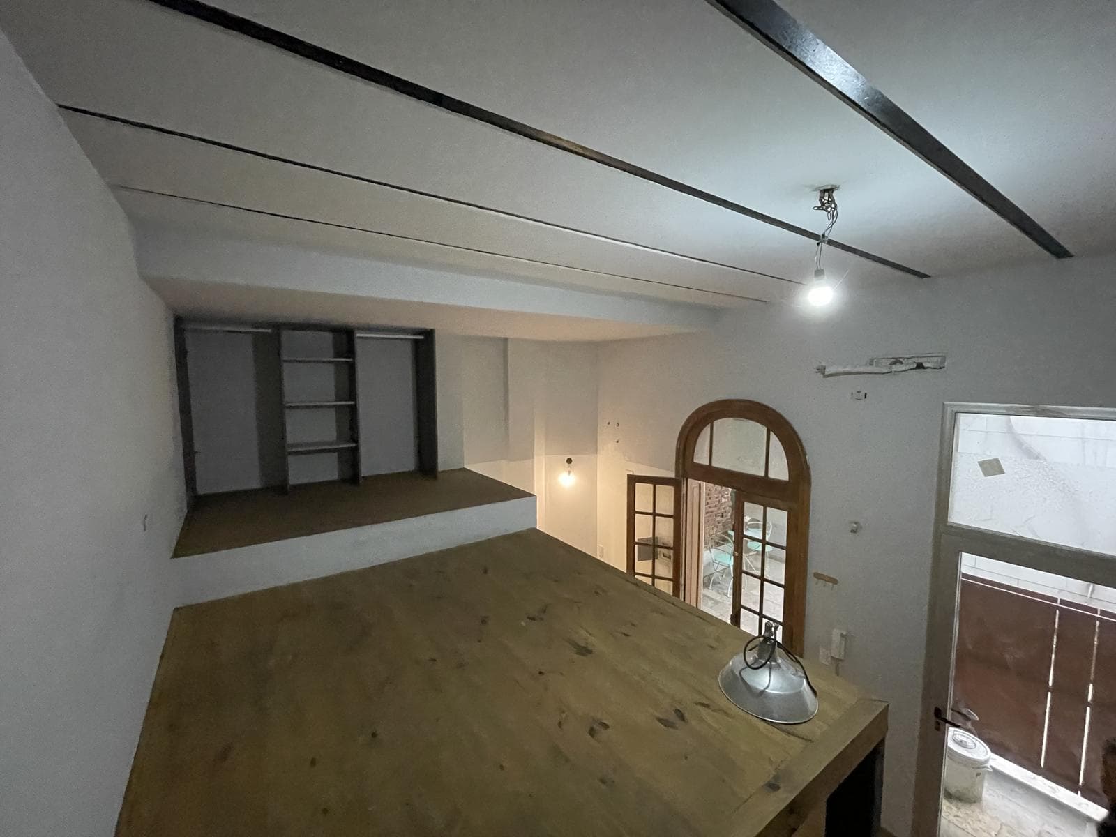 A stylishly renovated and highly versatile apartment in Almagro.