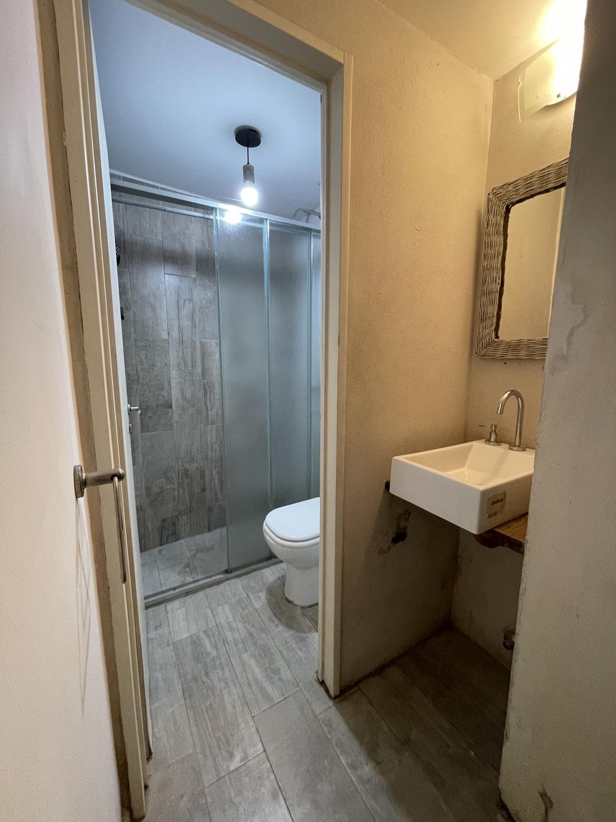 A stylishly renovated and highly versatile apartment in Almagro.