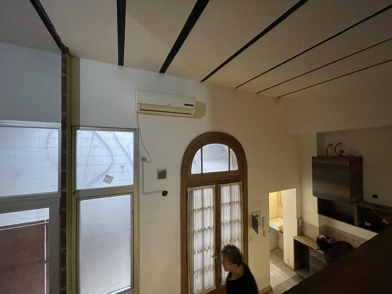 A stylishly renovated and highly versatile apartment in Almagro.