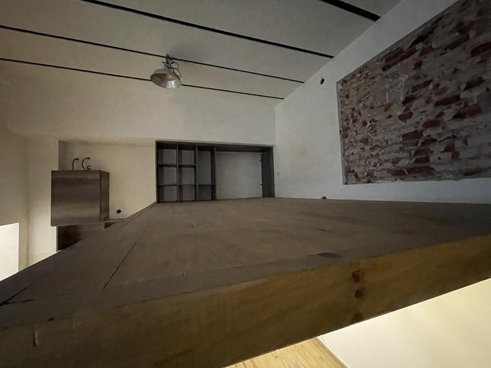 A stylishly renovated and highly versatile apartment in Almagro.
