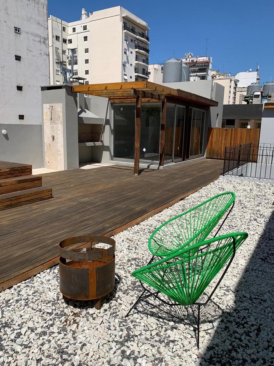 A stylishly renovated and highly versatile apartment in Almagro.