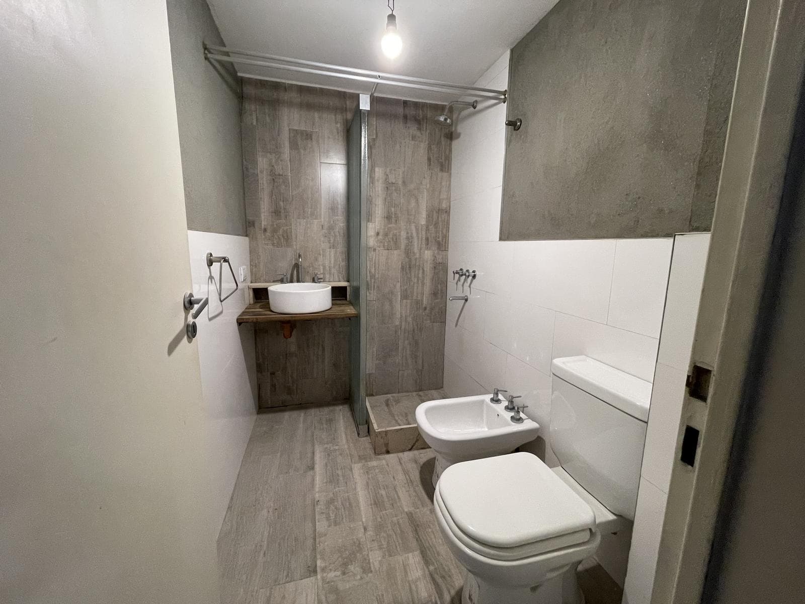 A stylishly renovated and highly versatile apartment in Almagro.
