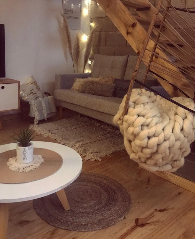 A stylishly renovated and highly versatile apartment in Almagro.