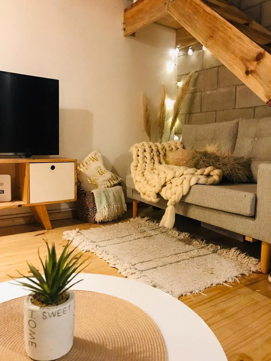 A stylishly renovated and highly versatile apartment in Almagro.