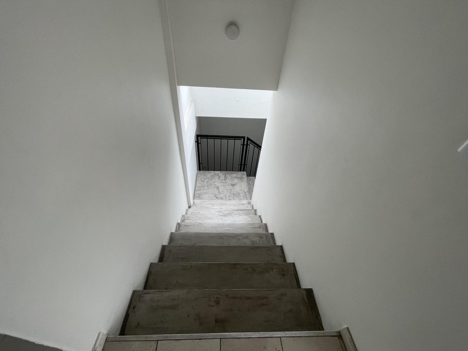 A stylishly renovated and highly versatile apartment in Almagro.