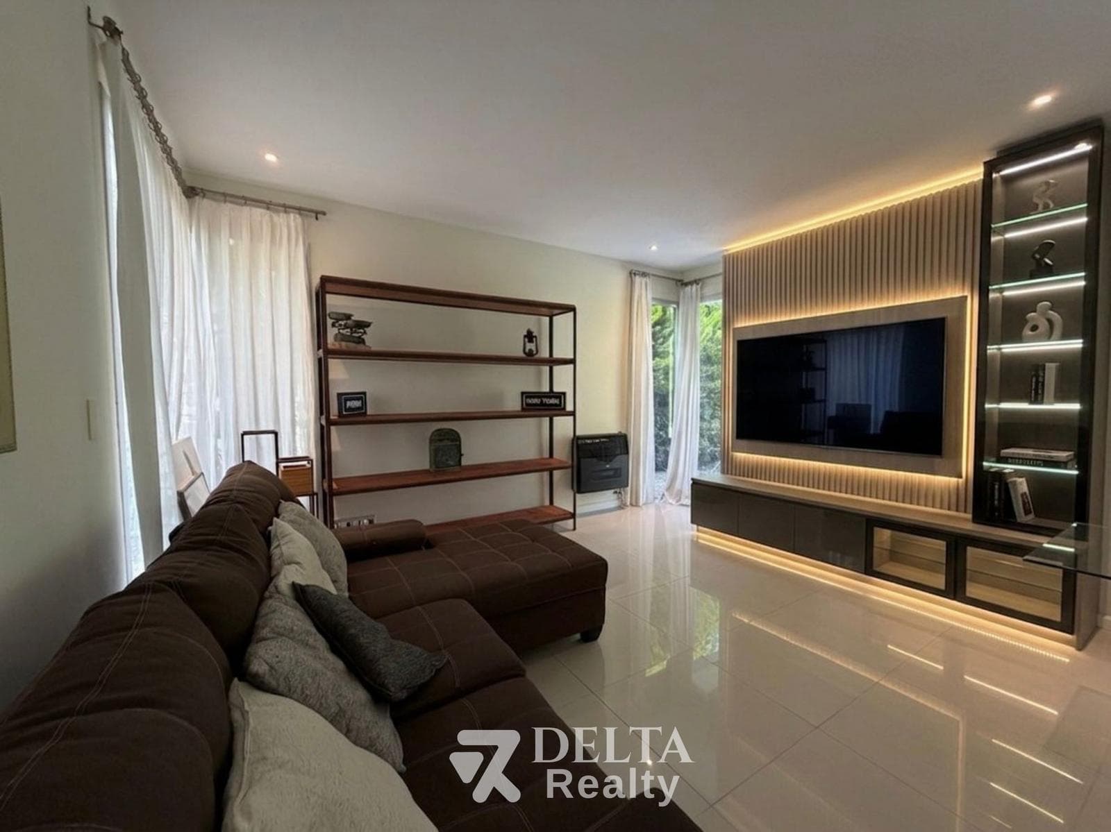7-Room House | Los Troncos | Modern and Bright