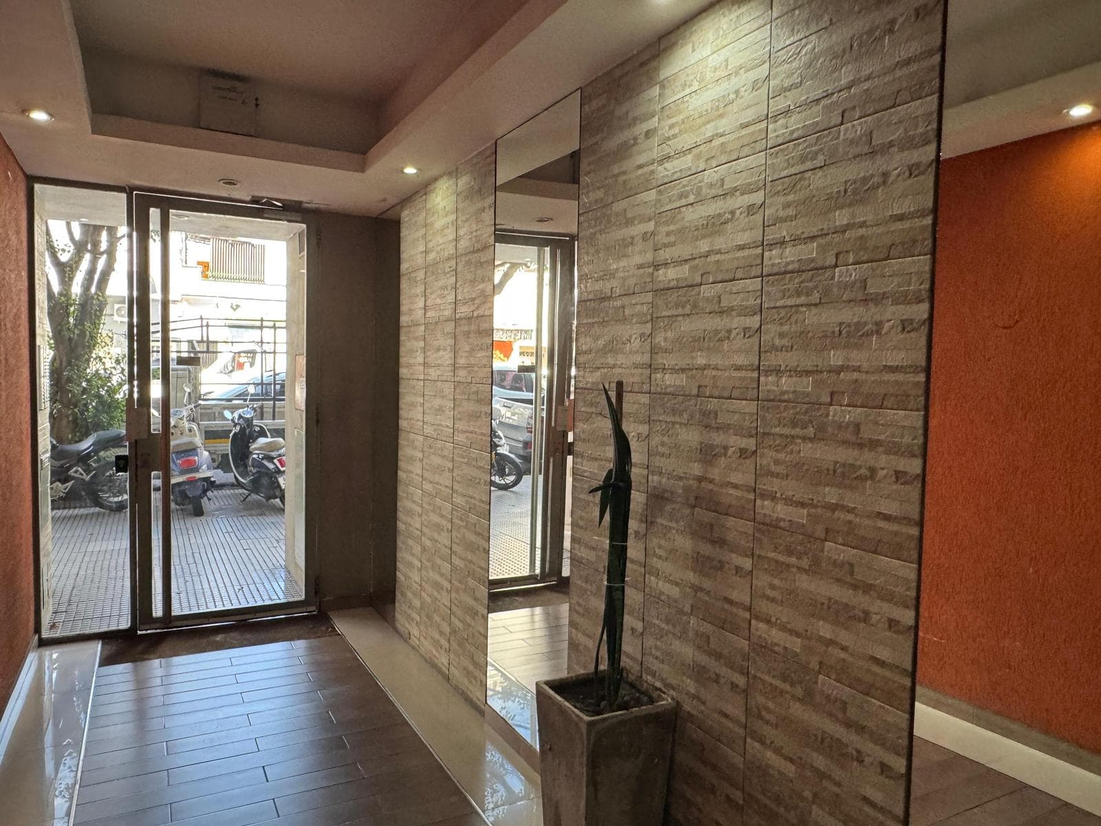 SPACIOUS STUDIO APARTMENT. SUNNY. VILLA PUEYRREDON