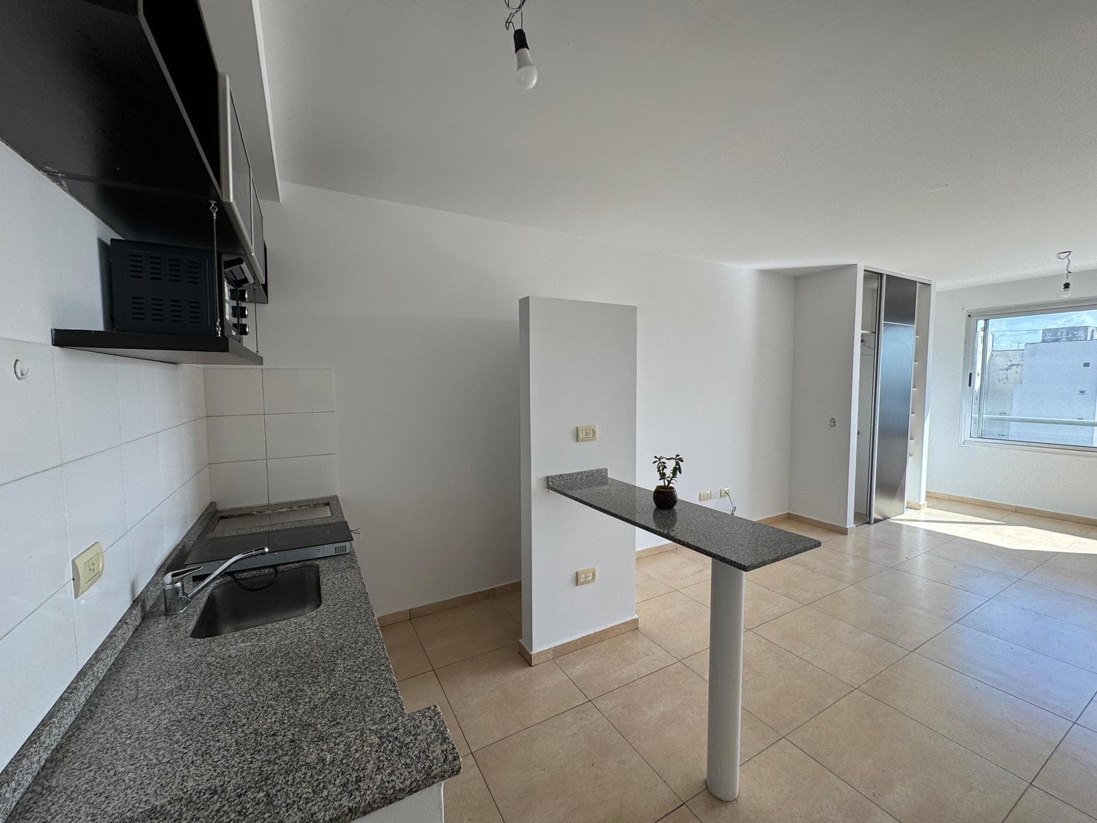 SPACIOUS STUDIO APARTMENT. SUNNY. VILLA PUEYRREDON