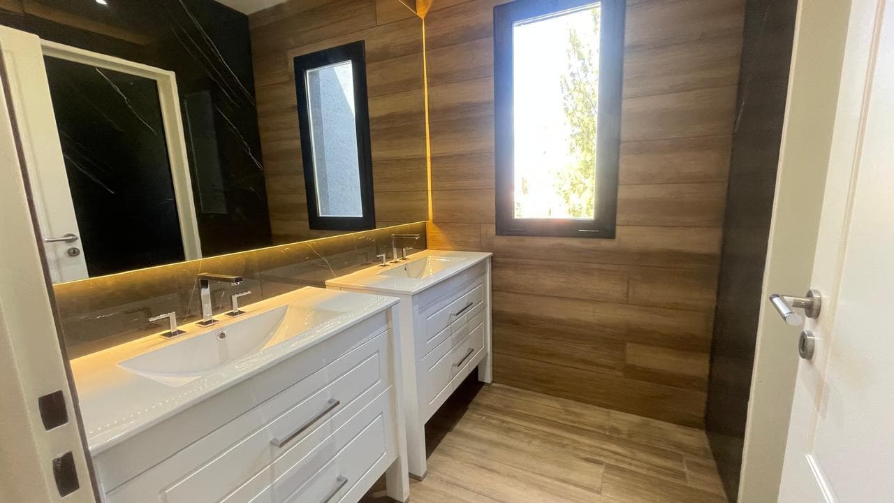 House for Sale in El Naudir