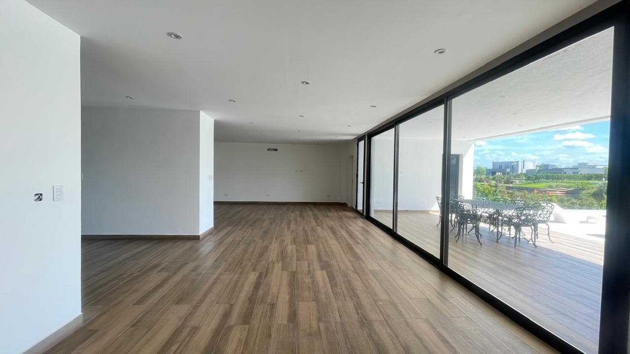 House for Sale in El Naudir