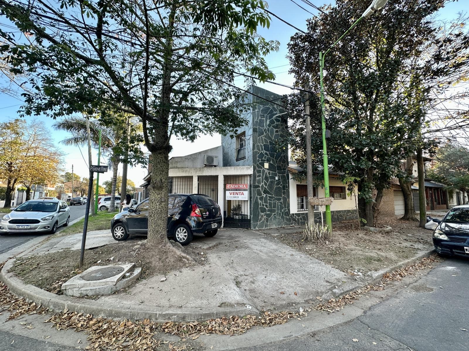 4-room house for sale with 3 bedrooms. Garage. La Argentina neighborhood, Campana