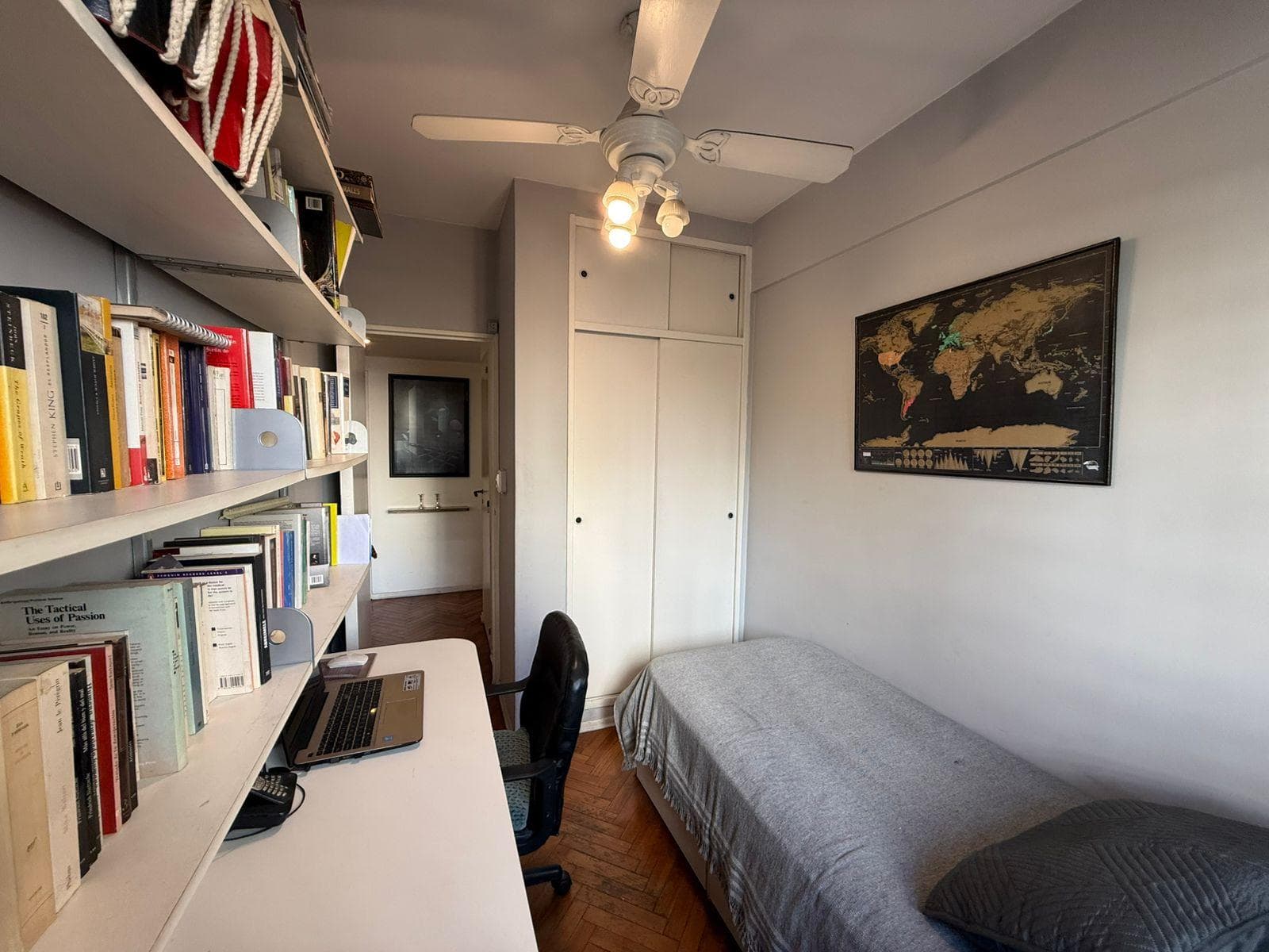 4-Bedroom Apartment for Sale with a Balcony in Villa Crespo