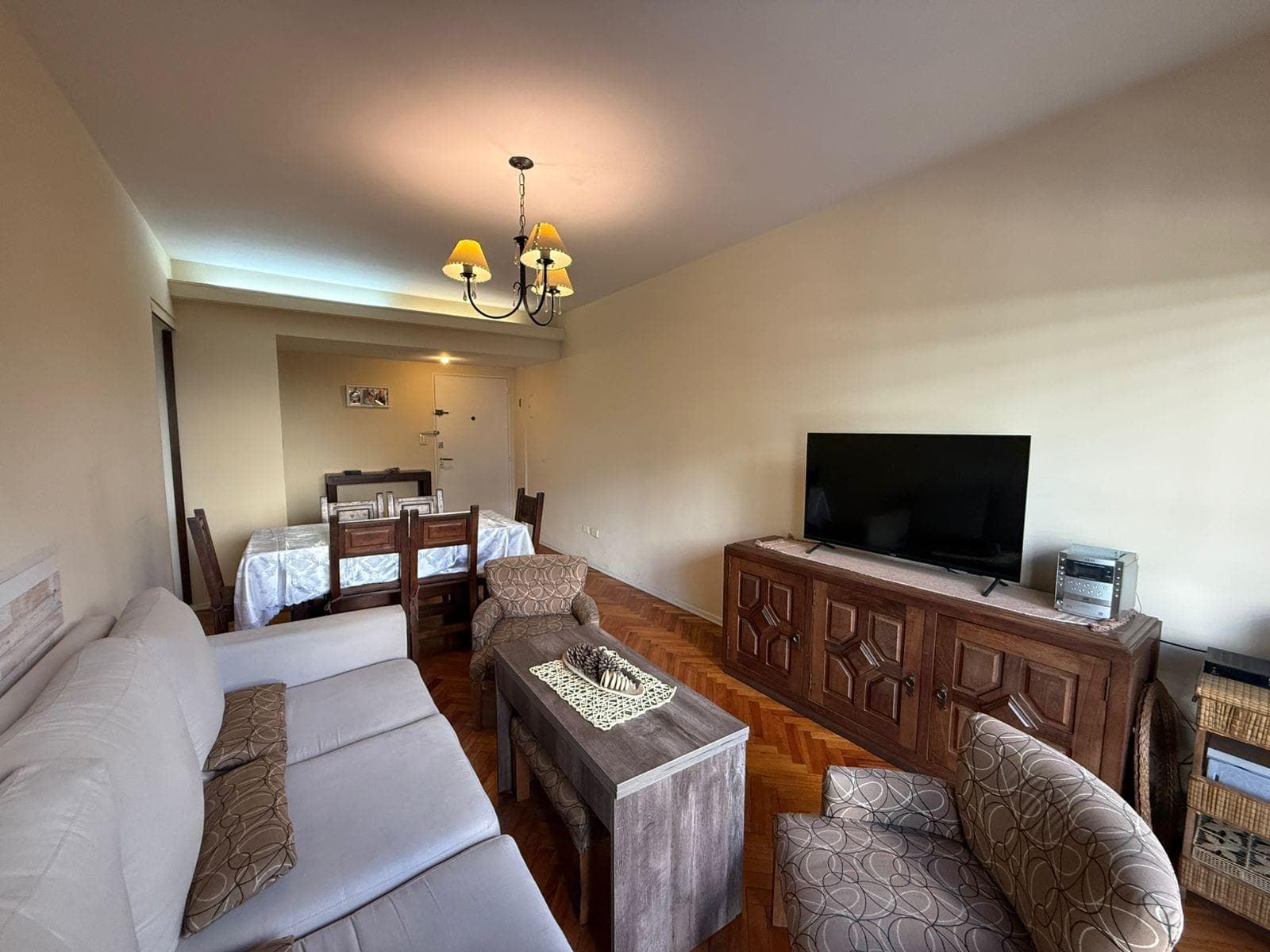 4-Bedroom Apartment for Sale with a Balcony in Villa Crespo
