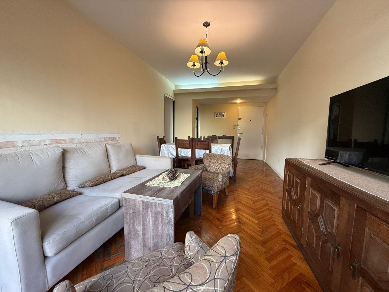 4-Bedroom Apartment for Sale with a Balcony in Villa Crespo