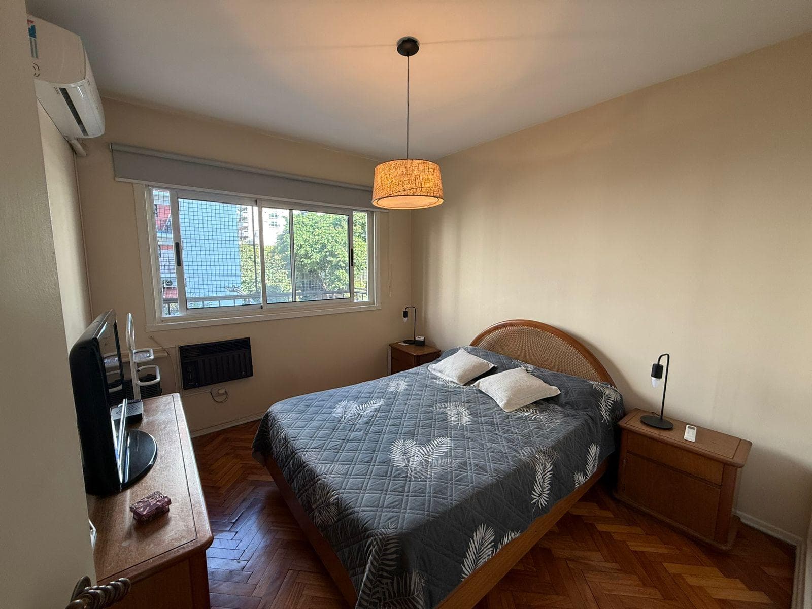 4-Bedroom Apartment for Sale with a Balcony in Villa Crespo