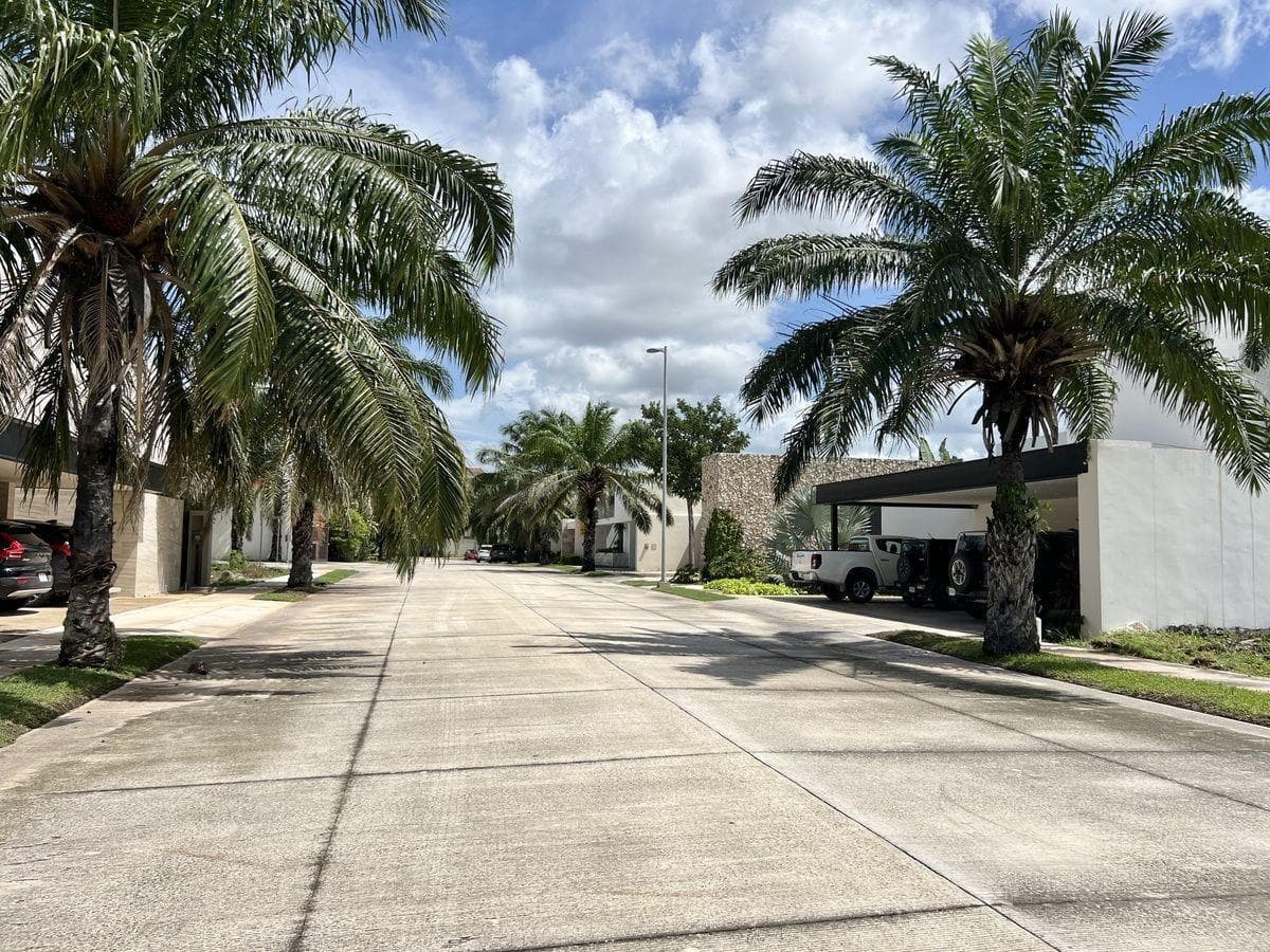 Land for sale in Mérida in a private residential community in Monterreal