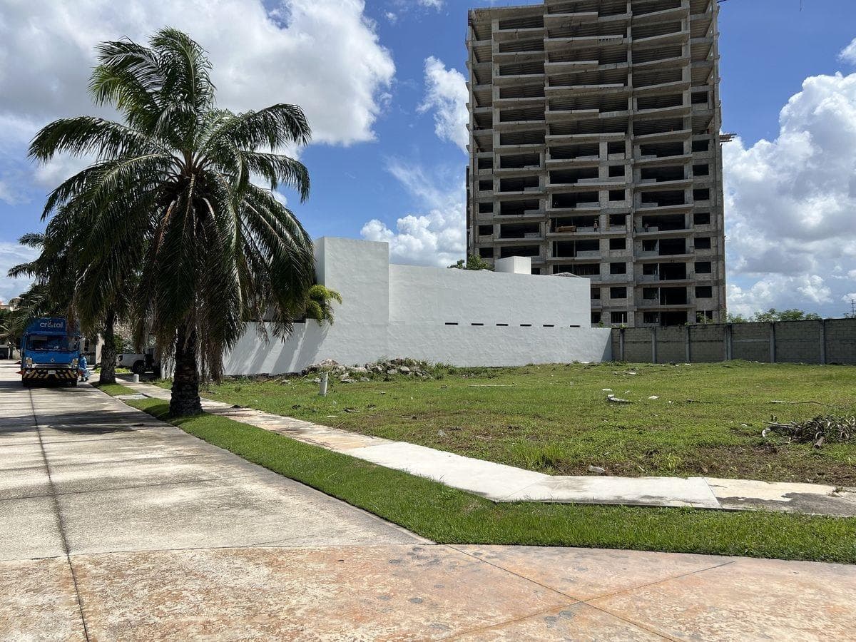 Land for sale in Mérida in a private residential community in Monterreal
