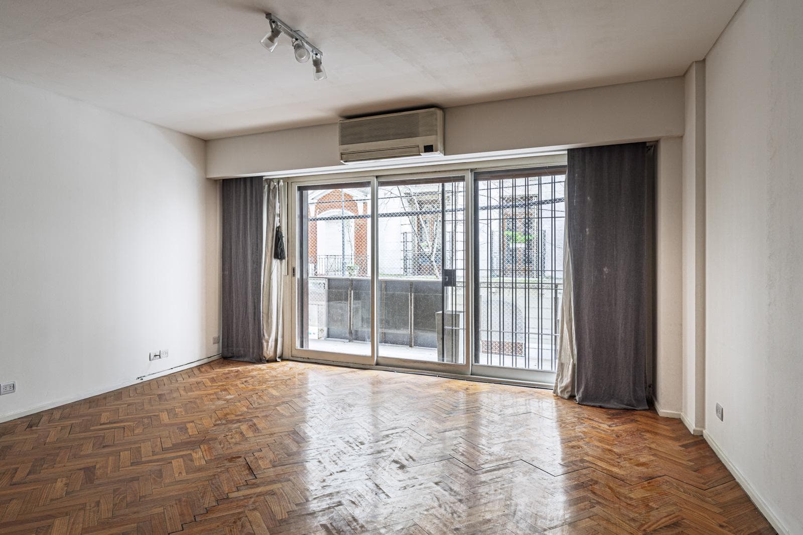 Apartment | For Sale | Recoleta | 4 rooms | Parking Space