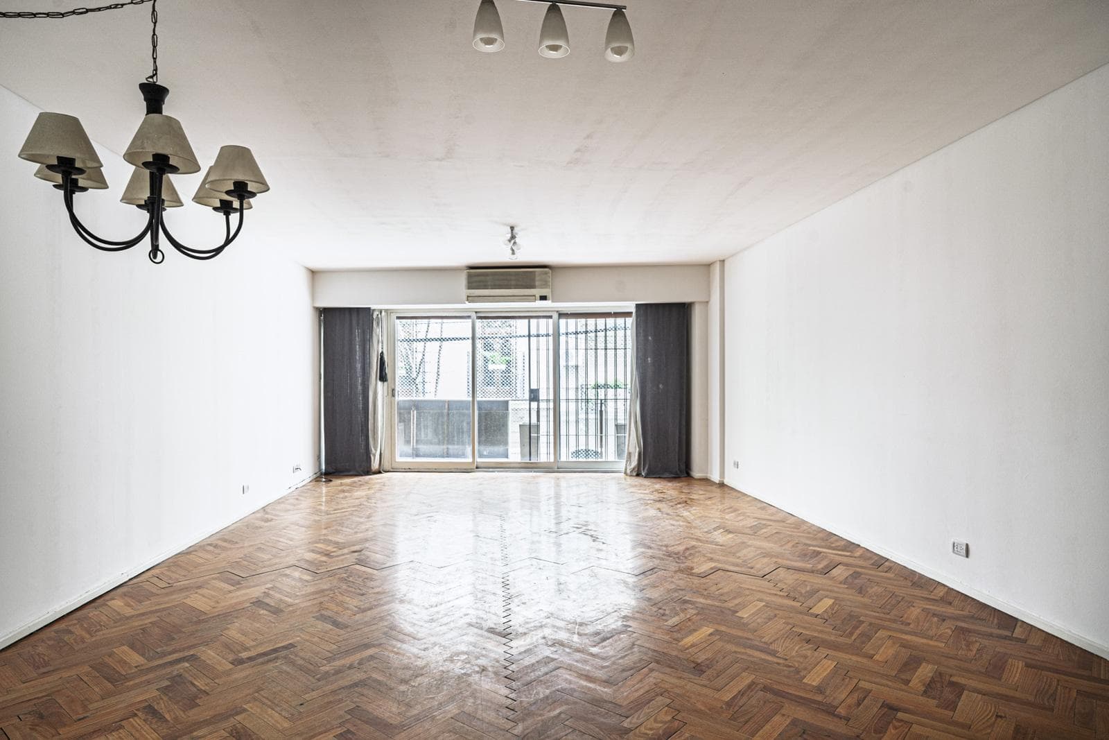 Apartment | For Sale | Recoleta | 4 rooms | Parking Space