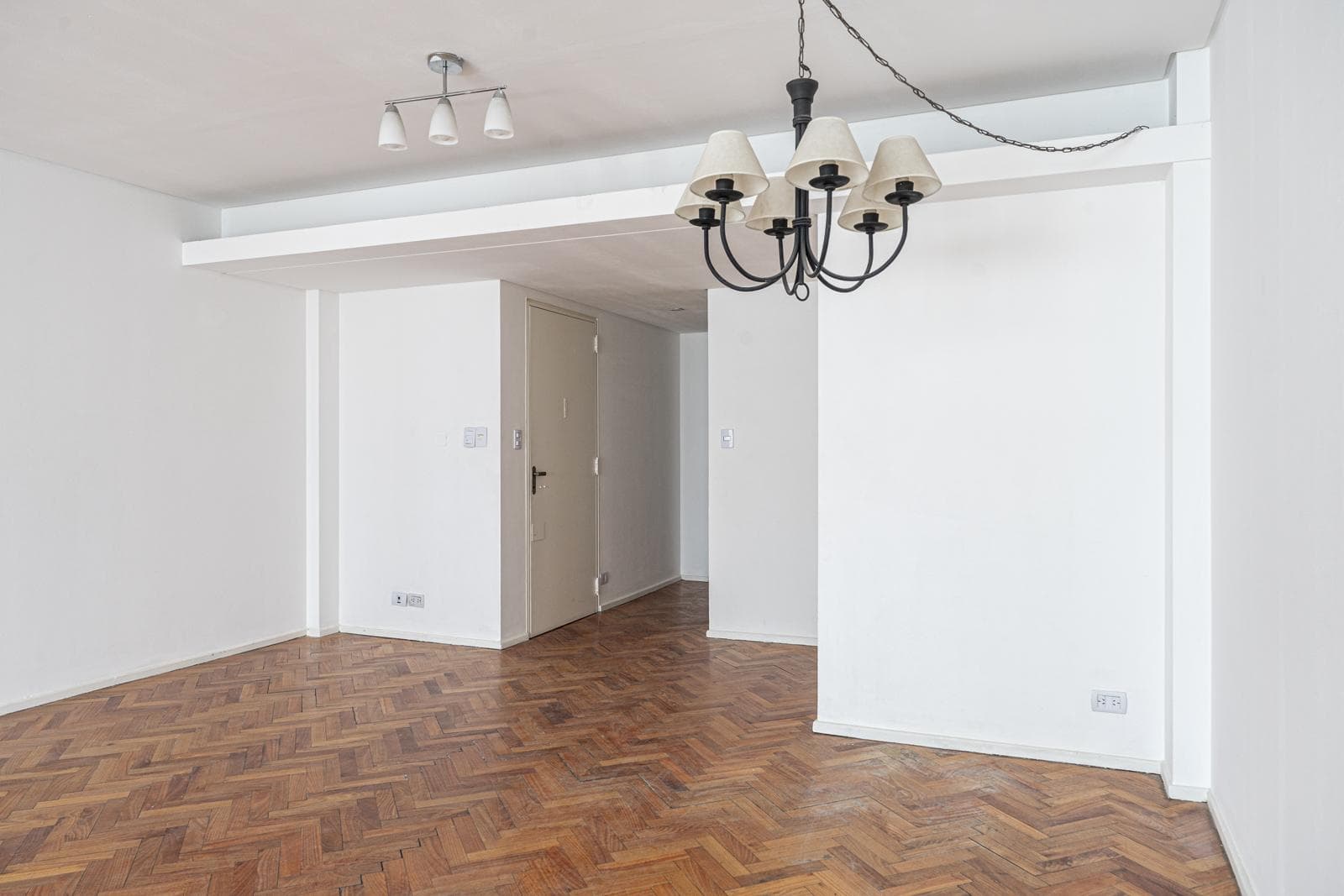 Apartment | For Sale | Recoleta | 4 rooms | Parking Space