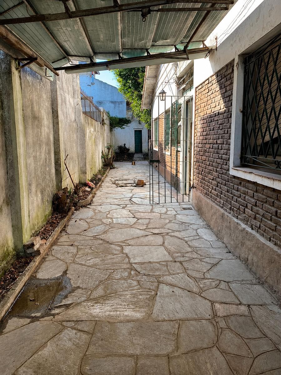 280-SQUARE-METER LOT SUITABLE FOR A DUPLEX OR TRIPLEX FOR SALE. OLIVOS