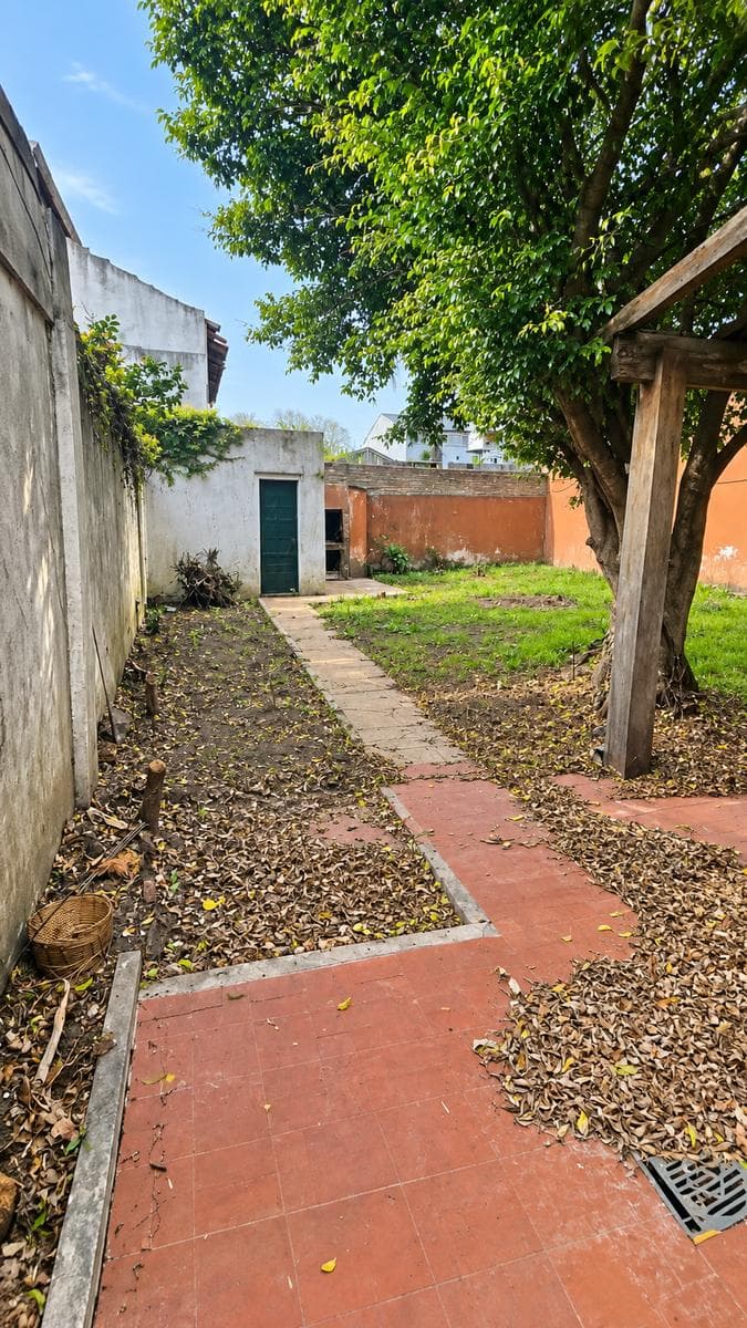 280-SQUARE-METER LOT SUITABLE FOR A DUPLEX OR TRIPLEX FOR SALE. OLIVOS