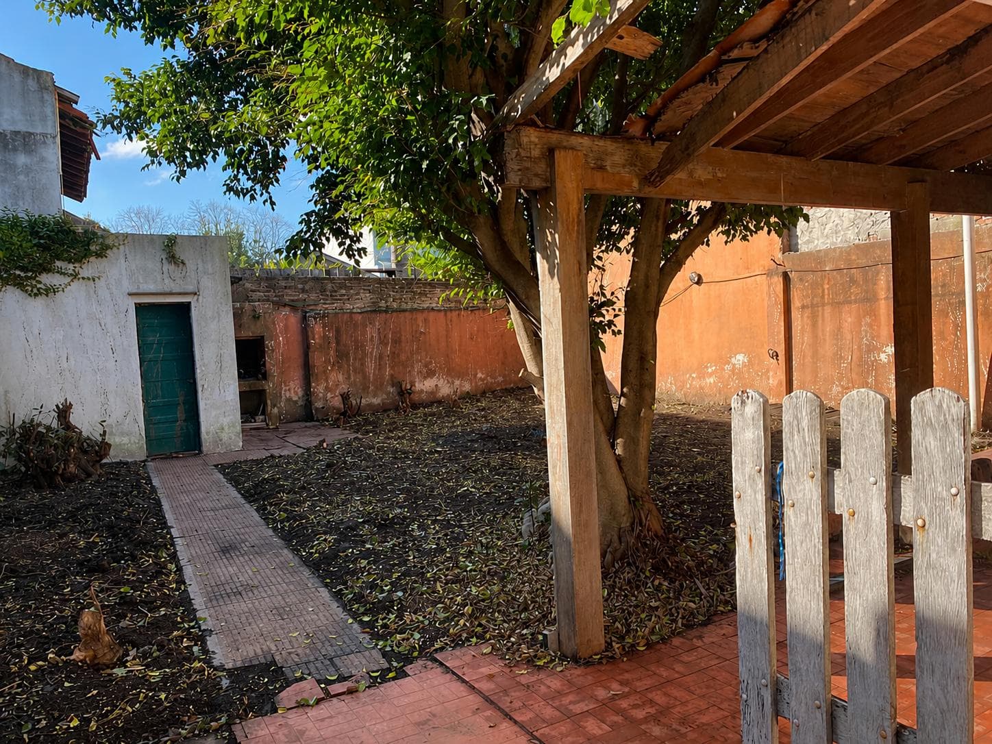 280-SQUARE-METER LOT SUITABLE FOR A DUPLEX OR TRIPLEX FOR SALE. OLIVOS