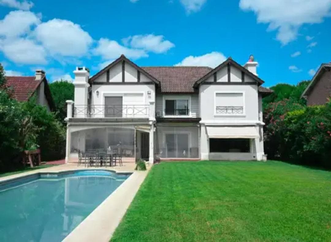 House for Sale Pueyrredon Country Club - 5 bedrooms plus a guest house - LNI 926