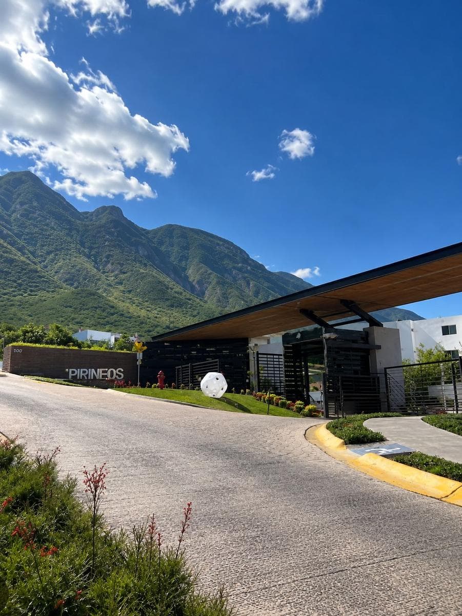 HOUSE FOR SALE IN CUMBRES ELITE PREMIER
